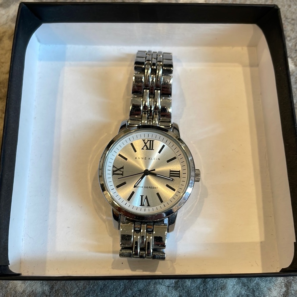 Anne Klein Silver Watch - Perfect Condition. Battery needs to be replaced.